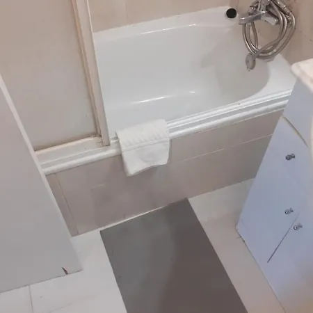 Oura Apartment *